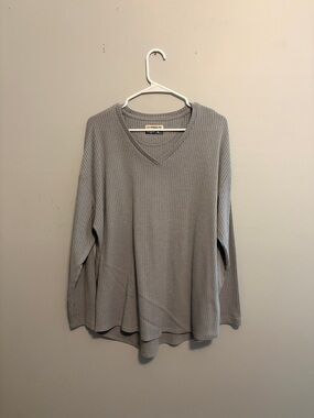 Magellan Outdoors Light Gray Waffle V-Neck Long Sleeve Top